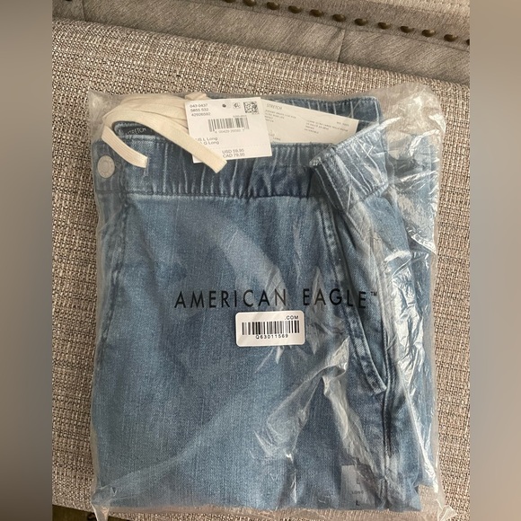 American Eagle Dream Drape Low Rise Wide Leg Pull On Jeans - Picture 4 of 5